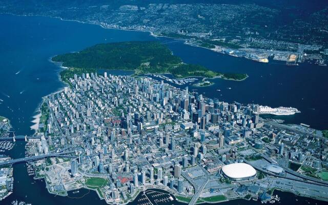 Holiday Inn & Suites Vancouver Downtown by IHG