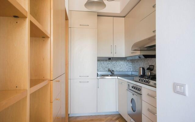 ALTIDO Red & Yellow Flat + Private Box