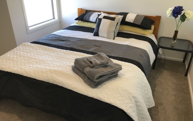 Apartment on Vialou St – Guest Rooms – Hamilton