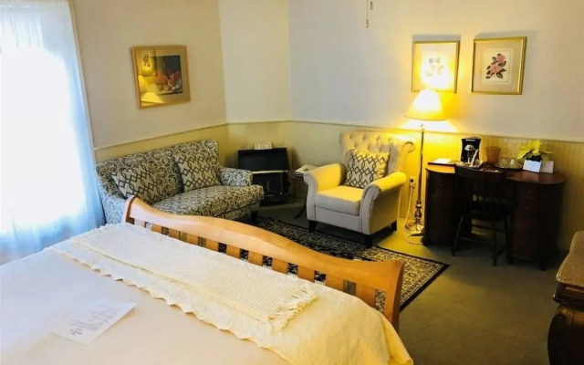 Camellia Inn