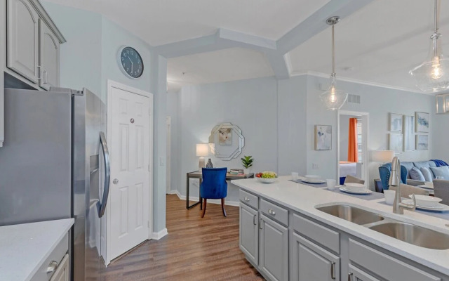 Condo w/ Prime View of Lake, Pool & Fireworks!