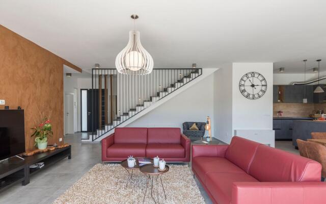 Modern holiday home in Novigrad with swimming pool