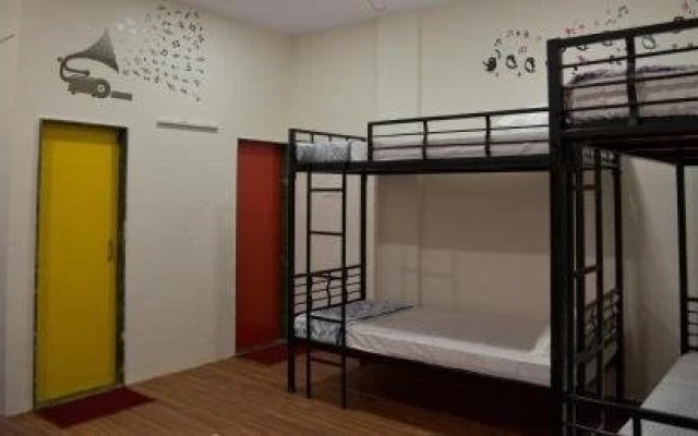 Jolly Poolside Hostel