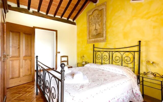 Villa with 9 Bedrooms in Sinalunga, with Wonderful Mountain View, Private Pool, Enclosed Garden - 80 Km From the Beach