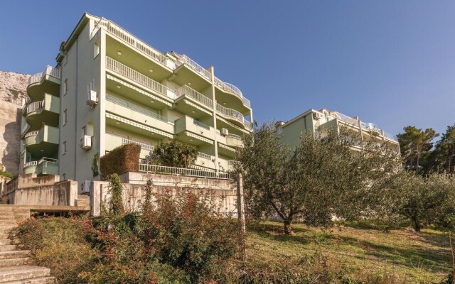 Beautiful Apartment in Brela With 2 Bedrooms and Wifi