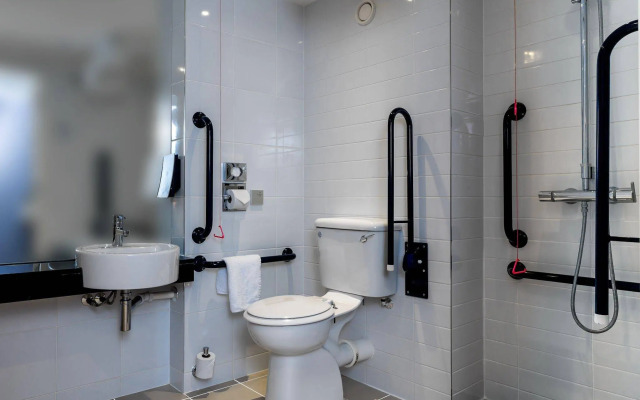 Holiday Inn Express London Gatwick - Crawley by IHG