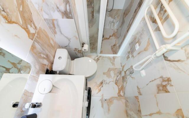 VineWood Apartment, By Cohost