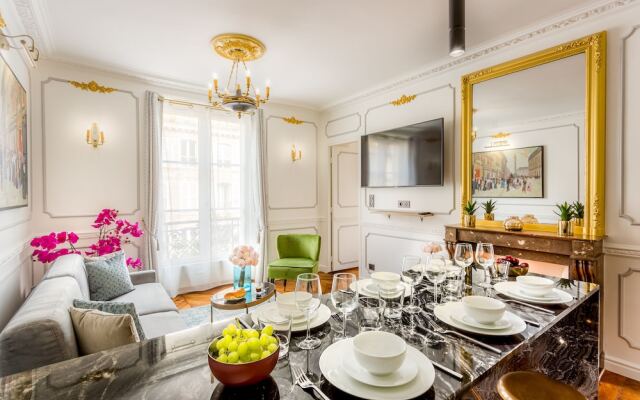 Luxury 2 bedroom 2.5 bathroom Louvre