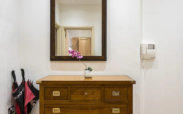 Shelton Apartment, London