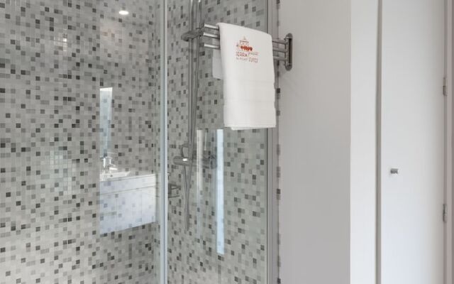 Serra do Pilar Porto Suites