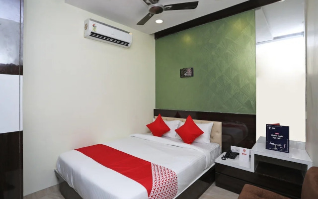 OYO 15617 Abi's Inn