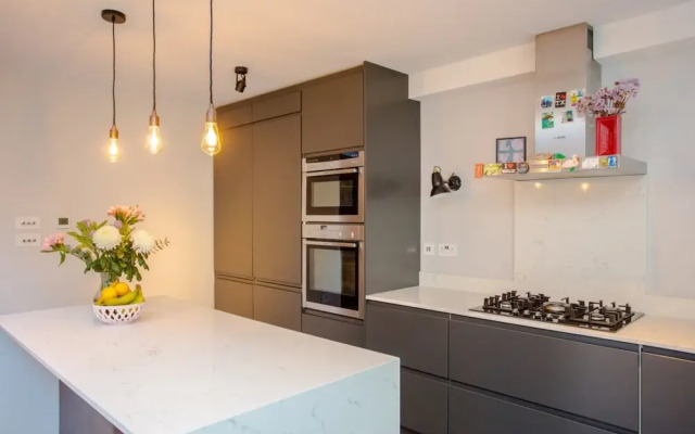 Beautiful 4 Bedroom House in North East London