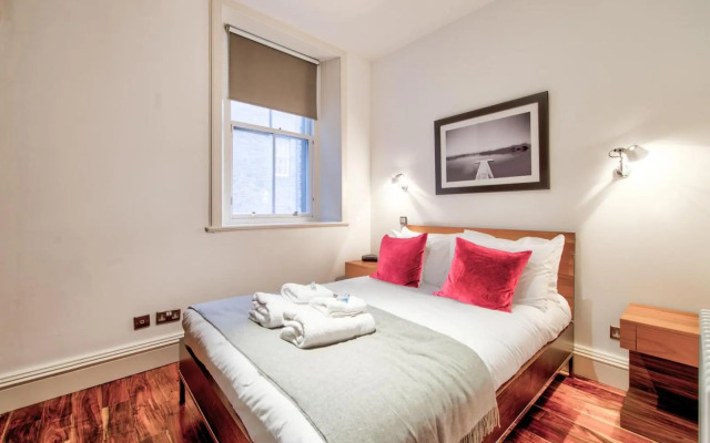 Sumptuous 2BR Apt Next To Edinburgh Castle!