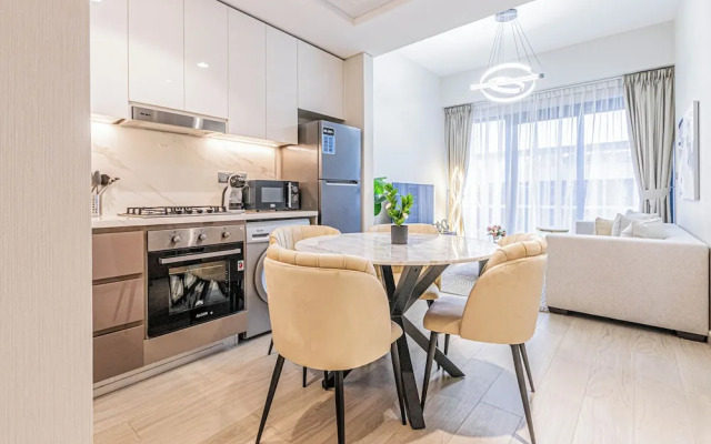 Luxurious 1BR Living in Azizi Riviera 39