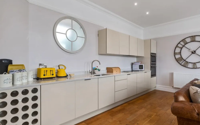 Laston Garden Apartment - Sea Views Large Terrace