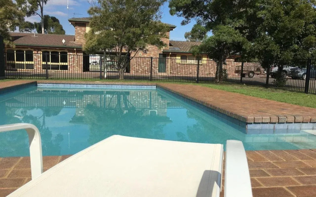 Quality Inn Carriage House