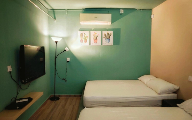 Beds In Garden Hostel – Guest Rooms – Ipoh