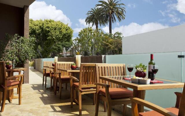 Elan Hotel