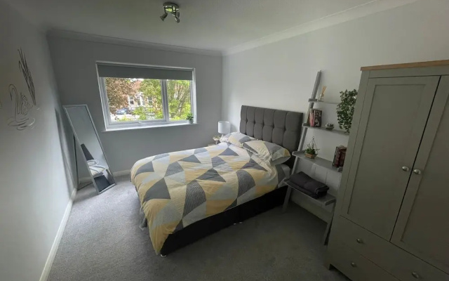 360 Serviced Accommodations - Canal Side Retreat - 2 Bedroom Apartment