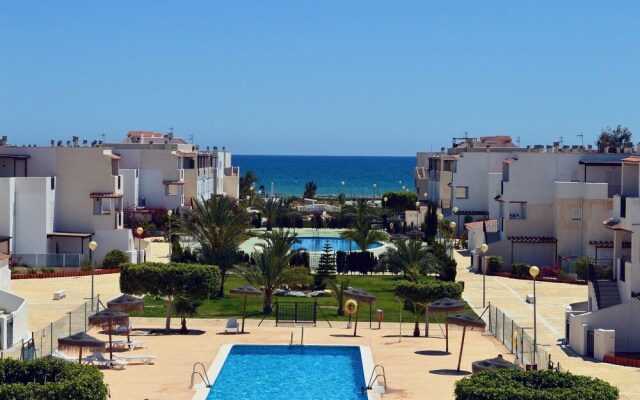 Ground floor apartment 1 bedroom, private patio, south facing