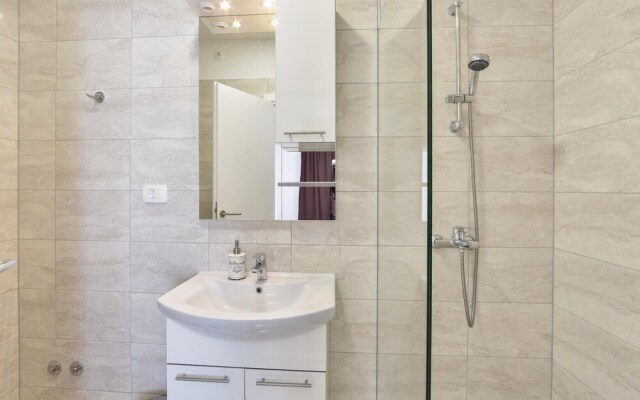 Nice Home in Duce With Wifi and 10 Bedrooms