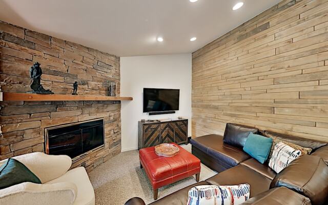 855car84 2 Bedroom Condo