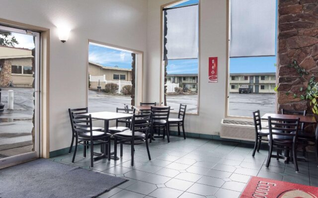 Bend Inn & Suites