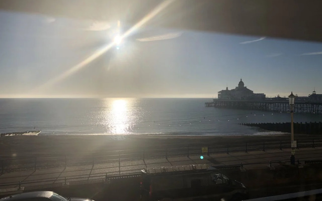 Beautiful 2 Bed Balcony Apart Seafront Eastbourne