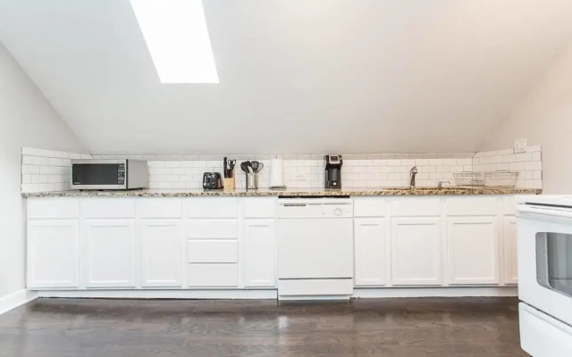 Unique Wrigleyville Gem