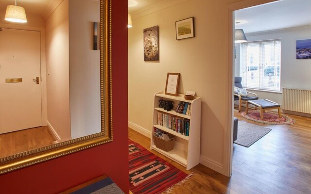 Whitehall 1 Apartment