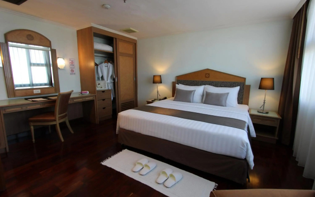 Grand Tower Inn Rama VI Hotel