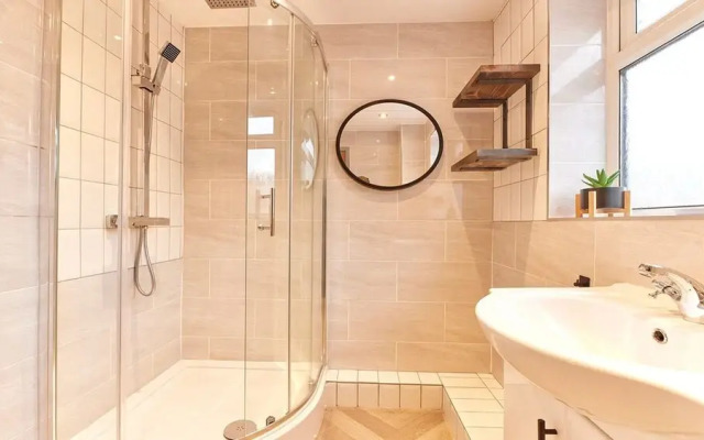 Host Stay Inness House