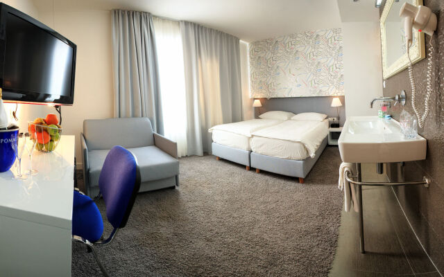 Hotel Jona