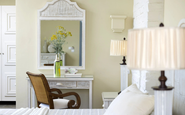 Porto Kea Suites