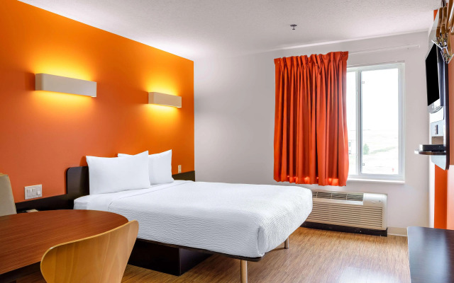 Motel 6 Swift Current, SK