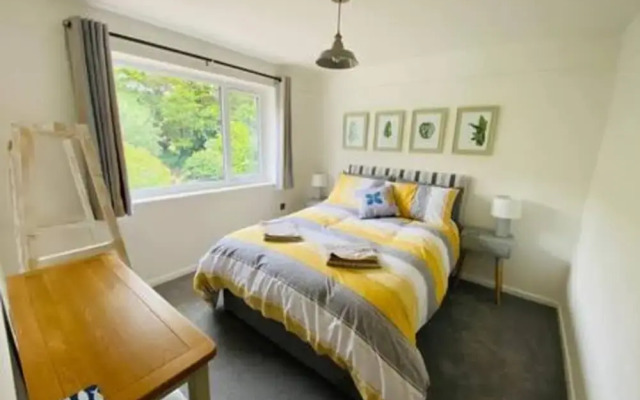 Mousehole Two-bed Bungalow With Parking