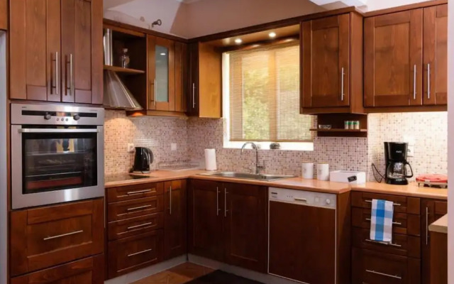 Stunning Comfortable Family House in Chania
