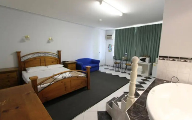 Lazy River Motor Inn