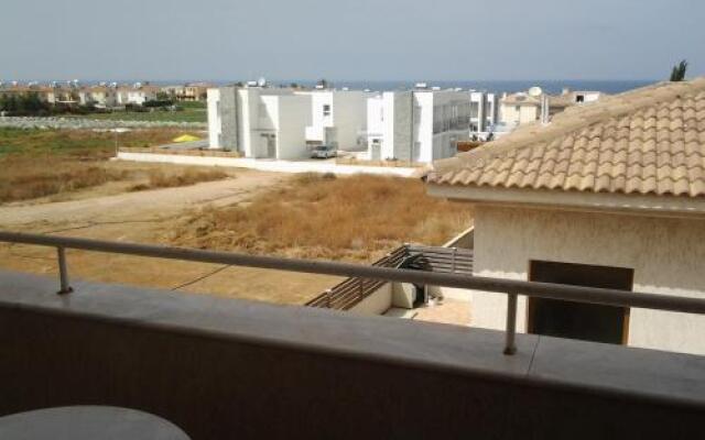 Artemis Karas Holidays Apartment