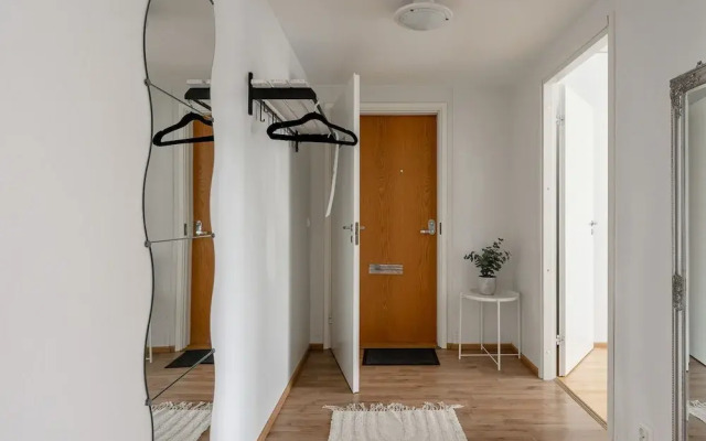 1BR Downtown Apartment with Balcony