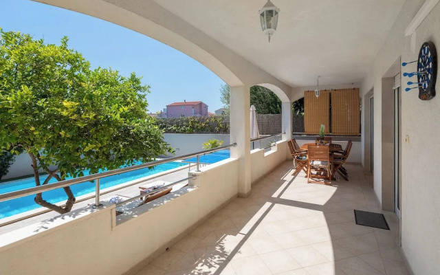 Sunshine Holiday Home