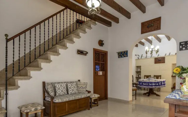 Spacious Villa With Garden