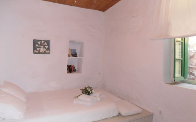 Hidesign Athens Traditional Stone house in Kea