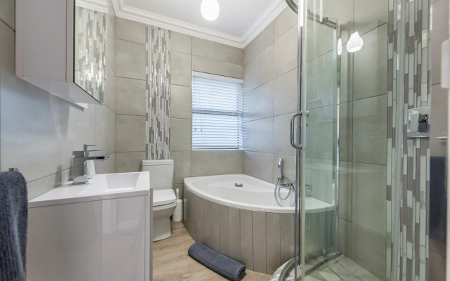 Beacon Wharf , George Hay 5 Seafront Accommodation