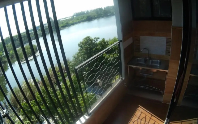 Na Siri Lakeview