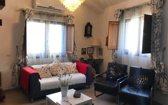 White & Grey House (39721/AL)