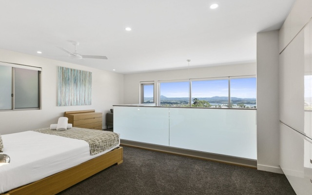 Exquisite Penthouse with views to Laguna Bay - Unit 3 Taralla 18 Edgar Bennett Avenue – Guest Rooms – Noosa Heads