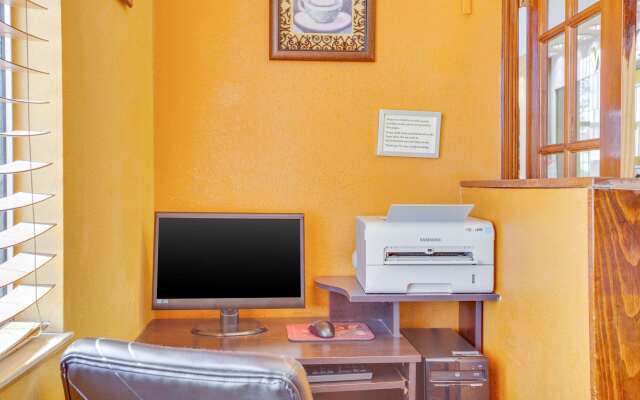 Econo Lodge Inn & Suites Albuquerque East I-40 Eubank Exit