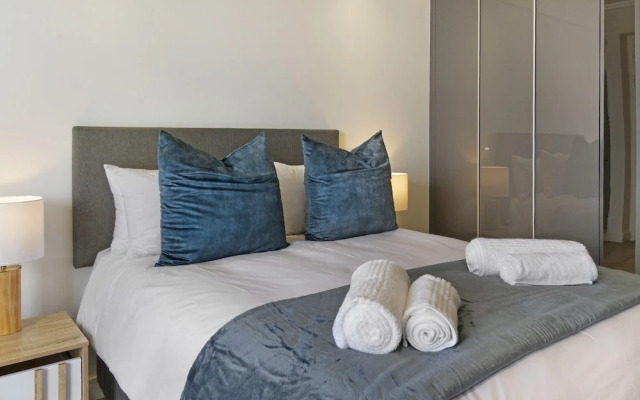 Ellipse Waterfall 31015