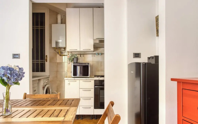 Adorable flat near centre